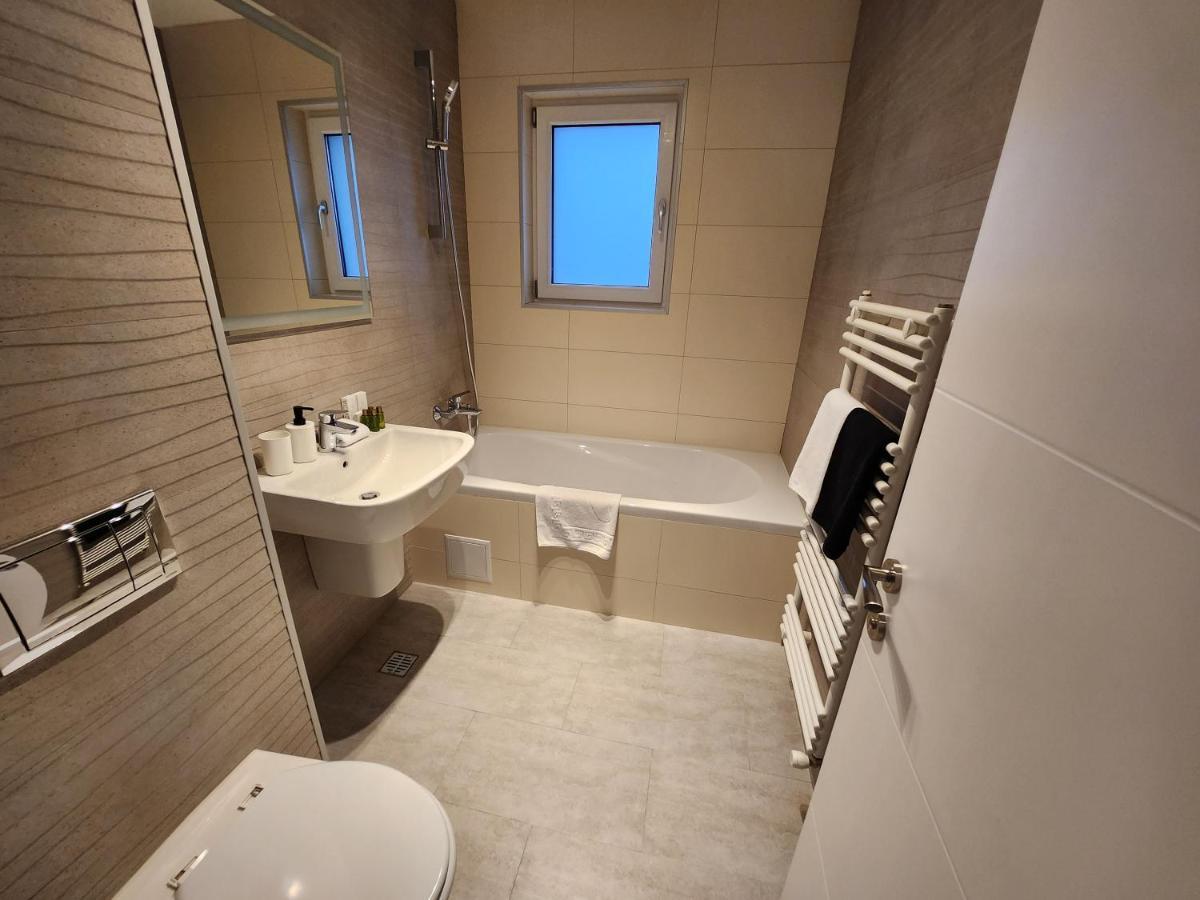 Grand Look & Best Location For Business On Bucharest Exterior photo